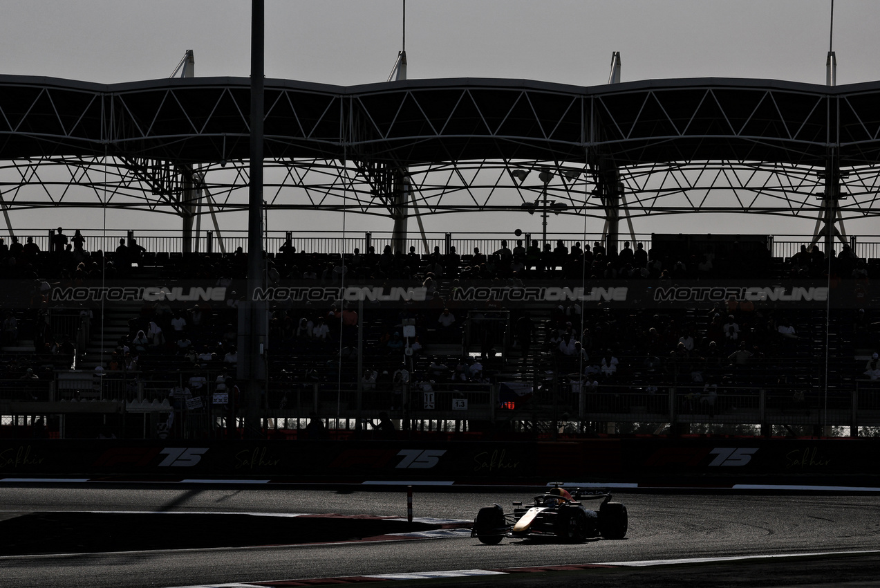 GP BAHRAIN, Max Verstappen (NLD) Red Bull Racing RB21.

12.04.2025. Formula 1 World Championship, Rd 4, Bahrain Grand Prix, Sakhir, Bahrain, Qualifiche Day.

- www.xpbimages.com, EMail: requests@xpbimages.com © Copyright: Moy / XPB Images