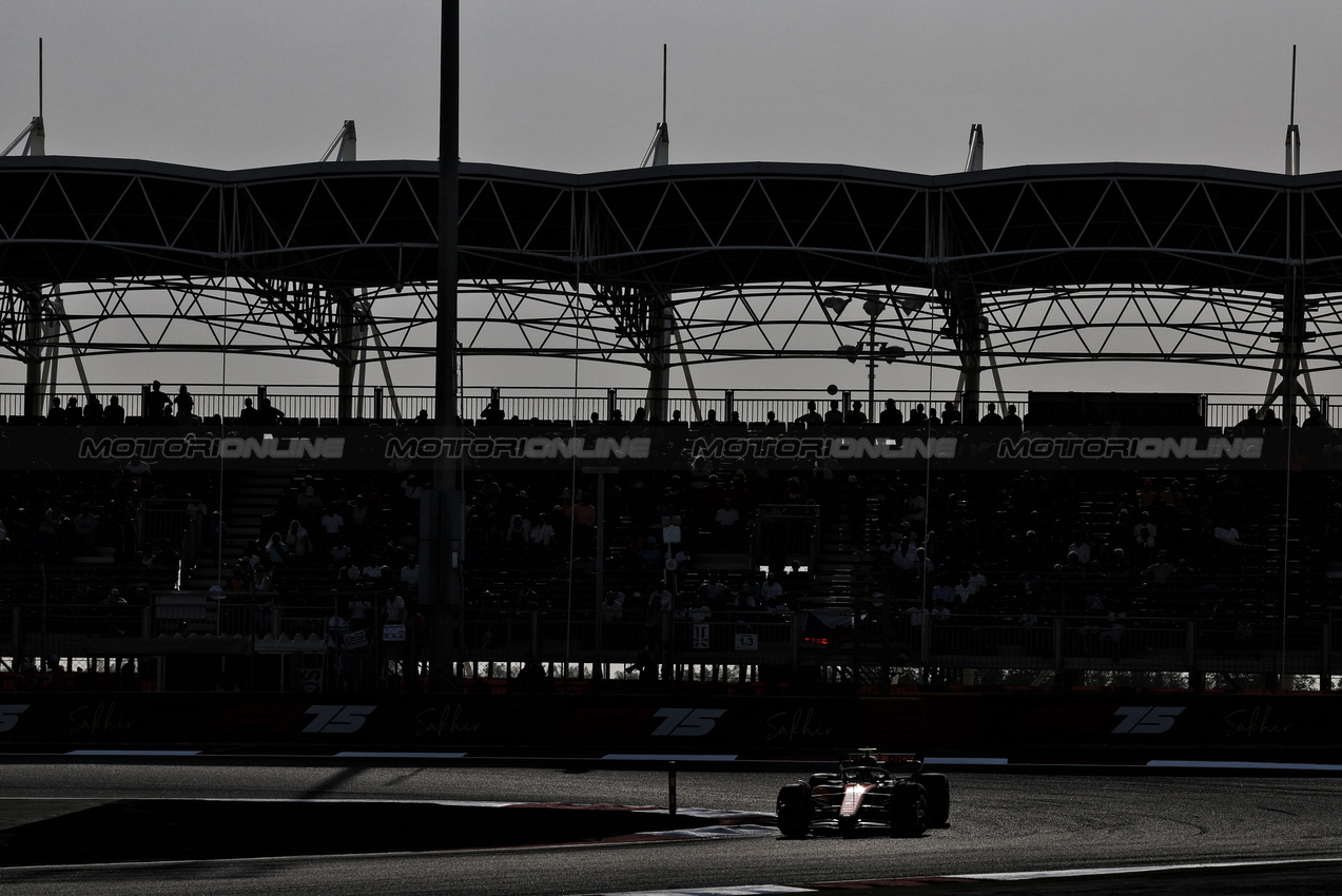 GP BAHRAIN, Lando Norris (GBR) McLaren MCL39. no.l

12.04.2025. Formula 1 World Championship, Rd 4, Bahrain Grand Prix, Sakhir, Bahrain, Qualifiche Day.

- www.xpbimages.com, EMail: requests@xpbimages.com © Copyright: Moy / XPB Images
