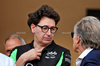 GP BAHRAIN, (L to R): Mattia Binotto (ITA) Sauber Motorsport Chief Operating e Chief Technical Officer with Luca di Montezemolo (ITA).

12.04.2025. Formula 1 World Championship, Rd 4, Bahrain Grand Prix, Sakhir, Bahrain, Qualifiche Day.

- www.xpbimages.com, EMail: requests@xpbimages.com © Copyright: Moy / XPB Images