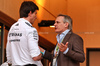 GP BAHRAIN, Toto Wolff (GER) Mercedes AMG F1 Shareholder e Executive Director (Left).

12.04.2025. Formula 1 World Championship, Rd 4, Bahrain Grand Prix, Sakhir, Bahrain, Qualifiche Day.

- www.xpbimages.com, EMail: requests@xpbimages.com © Copyright: Moy / XPB Images