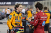 GP BAHRAIN, Oscar Piastri (AUS), McLaren e Charles Leclerc (FRA), Ferrari 
12.04.2025. Formula 1 World Championship, Rd 4, Bahrain Grand Prix, Sakhir, Bahrain, Qualifiche Day.
- www.xpbimages.com, EMail: requests@xpbimages.com © Copyright: Charniaux / XPB Images