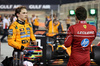 GP BAHRAIN, Oscar Piastri (AUS), McLaren e Charles Leclerc (FRA), Ferrari 
12.04.2025. Formula 1 World Championship, Rd 4, Bahrain Grand Prix, Sakhir, Bahrain, Qualifiche Day.
- www.xpbimages.com, EMail: requests@xpbimages.com © Copyright: Charniaux / XPB Images