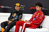 GP BAHRAIN, (L to R): Oscar Piastri (AUS) McLaren e Charles Leclerc (MON) Ferrari in the post qualifying FIA Press Conference.

12.04.2025. Formula 1 World Championship, Rd 4, Bahrain Grand Prix, Sakhir, Bahrain, Qualifiche Day.

- www.xpbimages.com, EMail: requests@xpbimages.com © Copyright: Moy / XPB Images