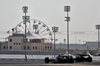 GP BAHRAIN, Oliver Bearman (GBR) Haas VF-25 e Andrea Kimi Antonelli (ITA) Mercedes AMG F1 W16.

12.04.2025. Formula 1 World Championship, Rd 4, Bahrain Grand Prix, Sakhir, Bahrain, Qualifiche Day.

- www.xpbimages.com, EMail: requests@xpbimages.com © Copyright: Moy / XPB Images