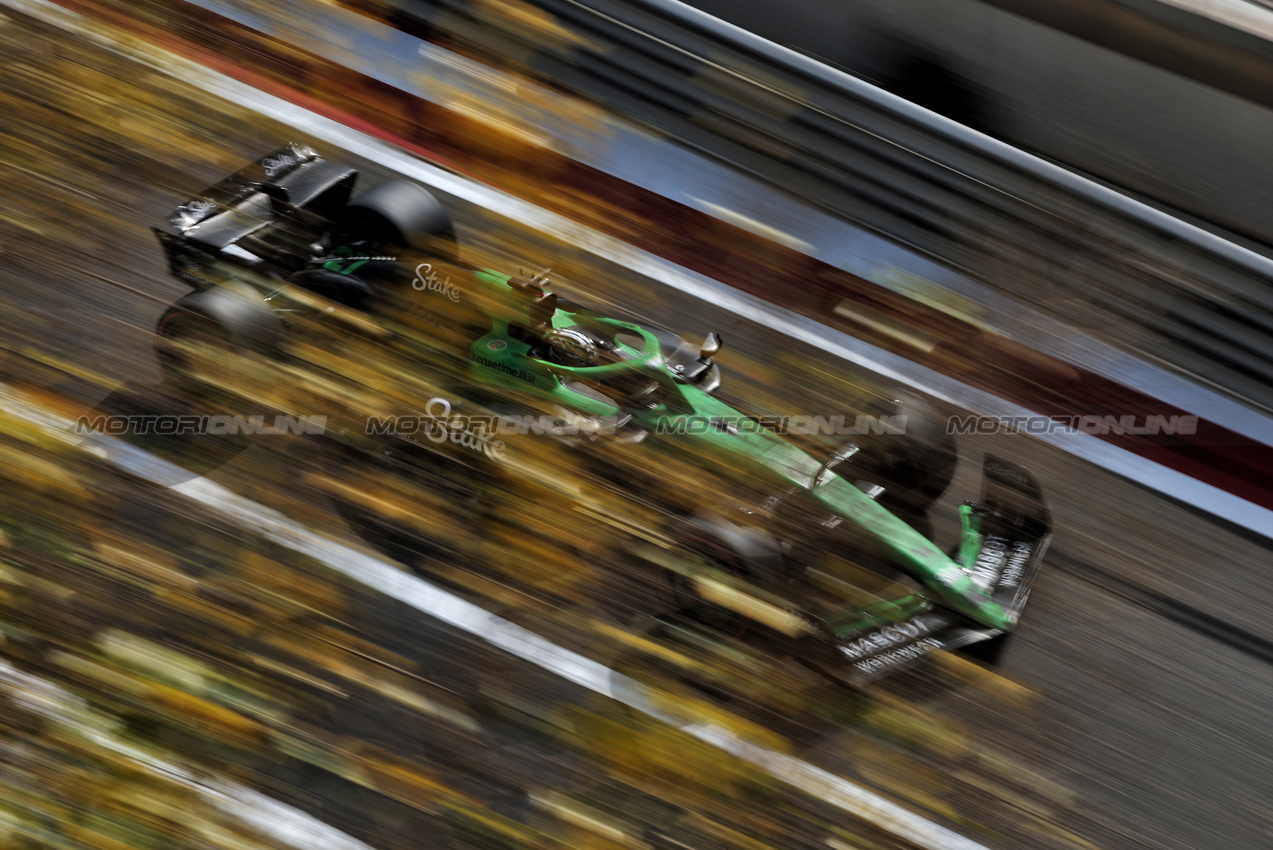 GP BAHRAIN, Nico Hulkenberg (GER) Sauber C45.

11.04.2025. Formula 1 World Championship, Rd 4, Bahrain Grand Prix, Sakhir, Bahrain, Practice Day

- www.xpbimages.com, EMail: requests@xpbimages.com © Copyright: Charniaux / XPB Images
