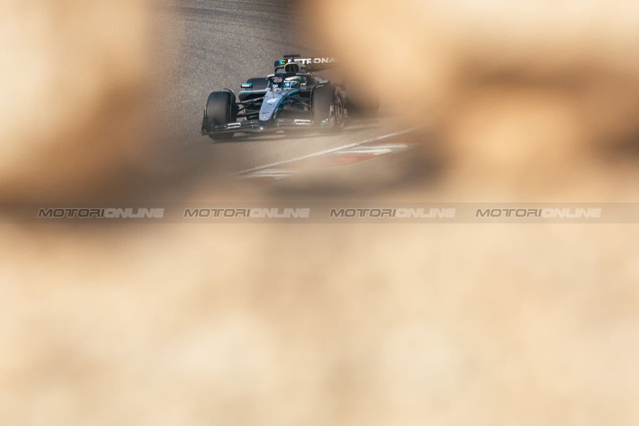 GP BAHRAIN, Frederik Vesti (DEN) Mercedes AMG F1 W16 Reserve Driver.

11.04.2025. Formula 1 World Championship, Rd 4, Bahrain Grand Prix, Sakhir, Bahrain, Practice Day

- www.xpbimages.com, EMail: requests@xpbimages.com © Copyright: Bearne / XPB Images