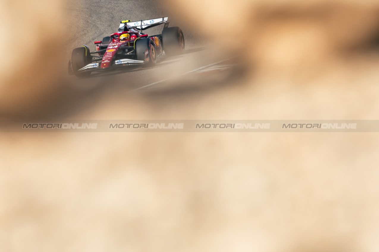 GP BAHRAIN, Lewis Hamilton (GBR) Ferrari SF-25.

11.04.2025. Formula 1 World Championship, Rd 4, Bahrain Grand Prix, Sakhir, Bahrain, Practice Day

- www.xpbimages.com, EMail: requests@xpbimages.com © Copyright: Bearne / XPB Images