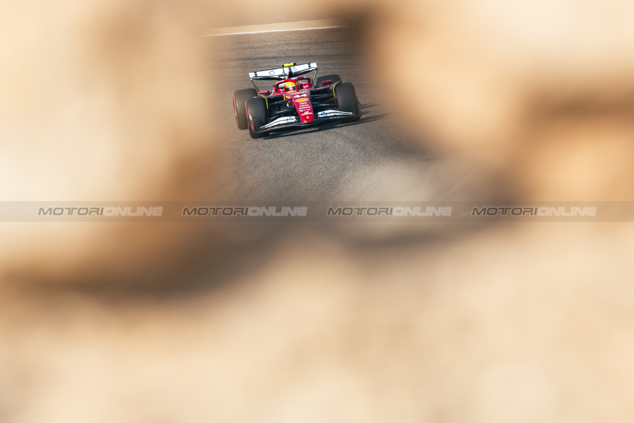 GP BAHRAIN, Lewis Hamilton (GBR) Ferrari SF-25.

11.04.2025. Formula 1 World Championship, Rd 4, Bahrain Grand Prix, Sakhir, Bahrain, Practice Day

- www.xpbimages.com, EMail: requests@xpbimages.com © Copyright: Bearne / XPB Images
