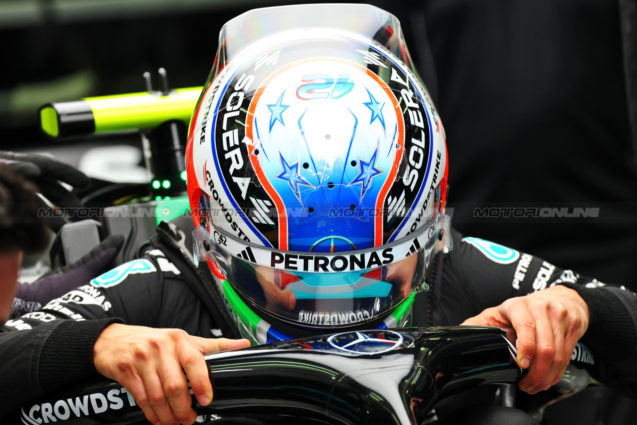 GP BAHRAIN, Andrea Kimi Antonelli (ITA) Mercedes AMG F1 W16.

11.04.2025. Formula 1 World Championship, Rd 4, Bahrain Grand Prix, Sakhir, Bahrain, Practice Day

- www.xpbimages.com, EMail: requests@xpbimages.com © Copyright: Batchelor / XPB Images