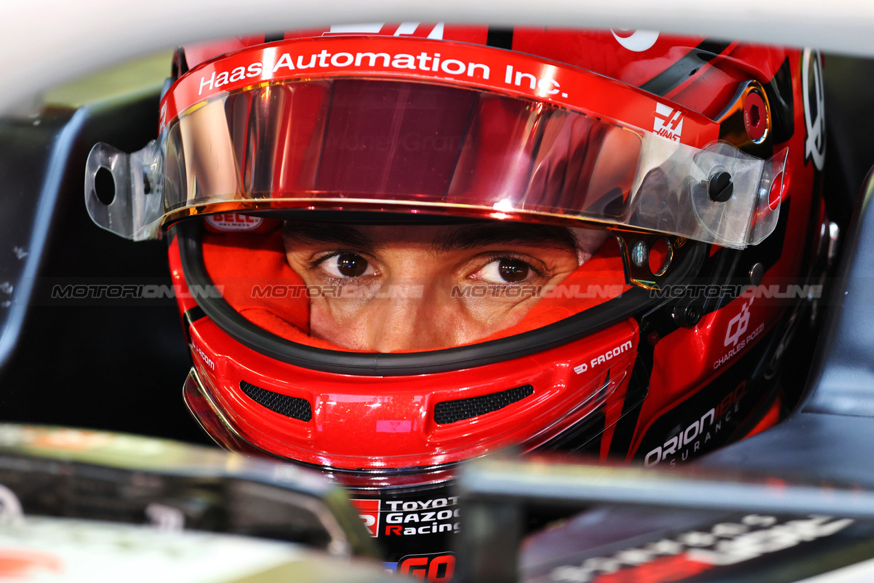 GP BAHRAIN, Esteban Ocon (FRA) Haas VF-25.

11.04.2025. Formula 1 World Championship, Rd 4, Bahrain Grand Prix, Sakhir, Bahrain, Practice Day

- www.xpbimages.com, EMail: requests@xpbimages.com © Copyright: Batchelor / XPB Images