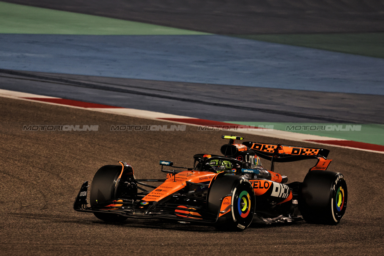 GP BAHRAIN, Lando Norris (GBR) McLaren MCL39.

11.04.2025. Formula 1 World Championship, Rd 4, Bahrain Grand Prix, Sakhir, Bahrain, Practice Day

- www.xpbimages.com, EMail: requests@xpbimages.com © Copyright: Moy / XPB Images