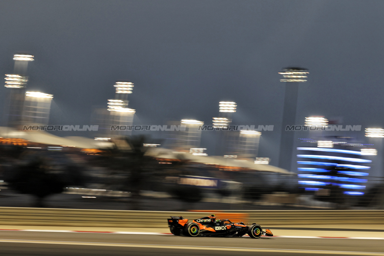 GP BAHRAIN, Lando Norris (GBR) McLaren MCL39.

11.04.2025. Formula 1 World Championship, Rd 4, Bahrain Grand Prix, Sakhir, Bahrain, Practice Day

- www.xpbimages.com, EMail: requests@xpbimages.com © Copyright: Bearne / XPB Images