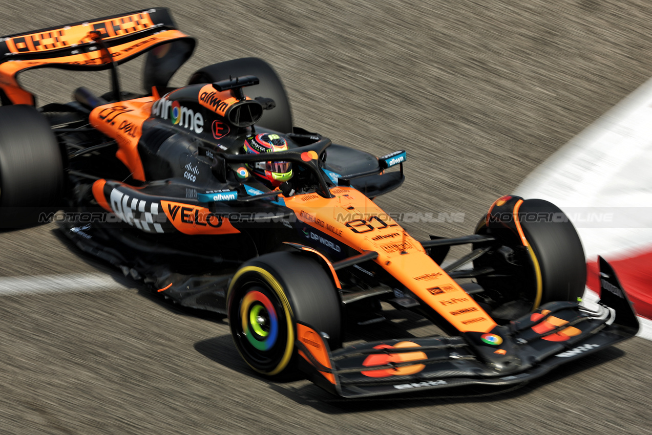 GP BAHRAIN, Oscar Piastri (AUS) McLaren MCL39.

11.04.2025. Formula 1 World Championship, Rd 4, Bahrain Grand Prix, Sakhir, Bahrain, Practice Day

- www.xpbimages.com, EMail: requests@xpbimages.com © Copyright: Bearne / XPB Images