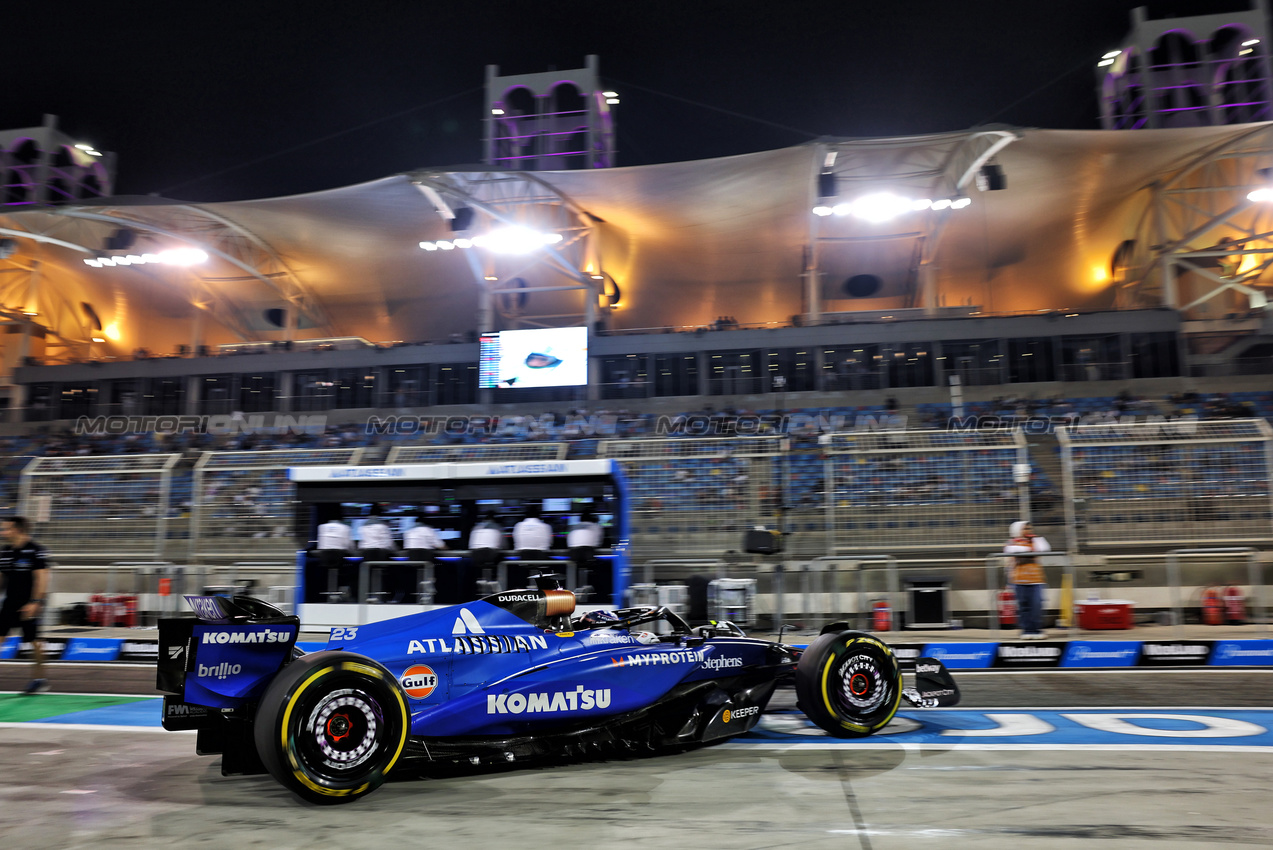 GP BAHRAIN, Alexander Albon (THA) Atlassian Williams Racing FW47 leaves the pits.

11.04.2025. Formula 1 World Championship, Rd 4, Bahrain Grand Prix, Sakhir, Bahrain, Practice Day

- www.xpbimages.com, EMail: requests@xpbimages.com © Copyright: Batchelor / XPB Images