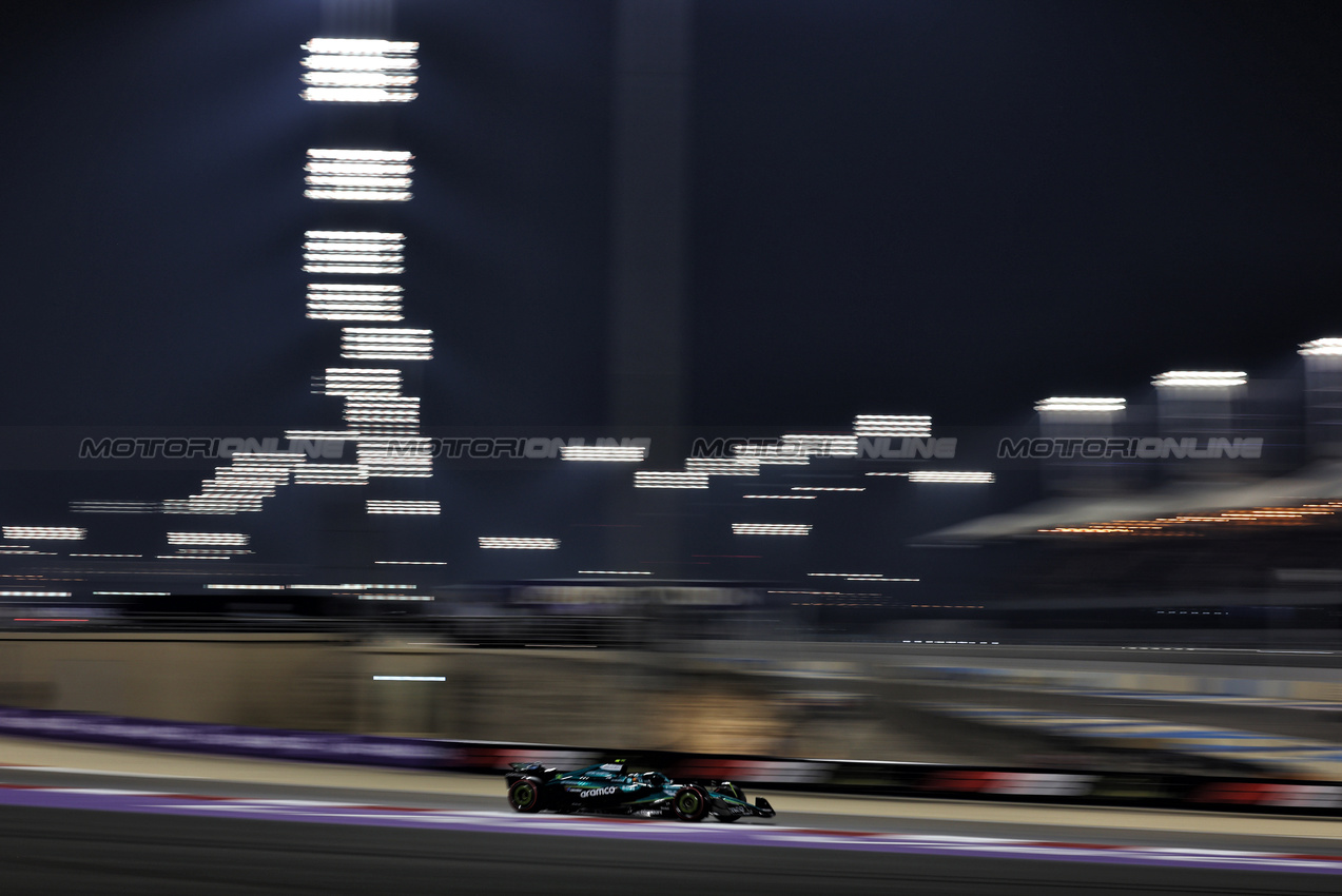 GP BAHRAIN, Fernando Alonso (ESP) Aston Martin F1 Team AMR25.

11.04.2025. Formula 1 World Championship, Rd 4, Bahrain Grand Prix, Sakhir, Bahrain, Practice Day

- www.xpbimages.com, EMail: requests@xpbimages.com © Copyright: Moy / XPB Images