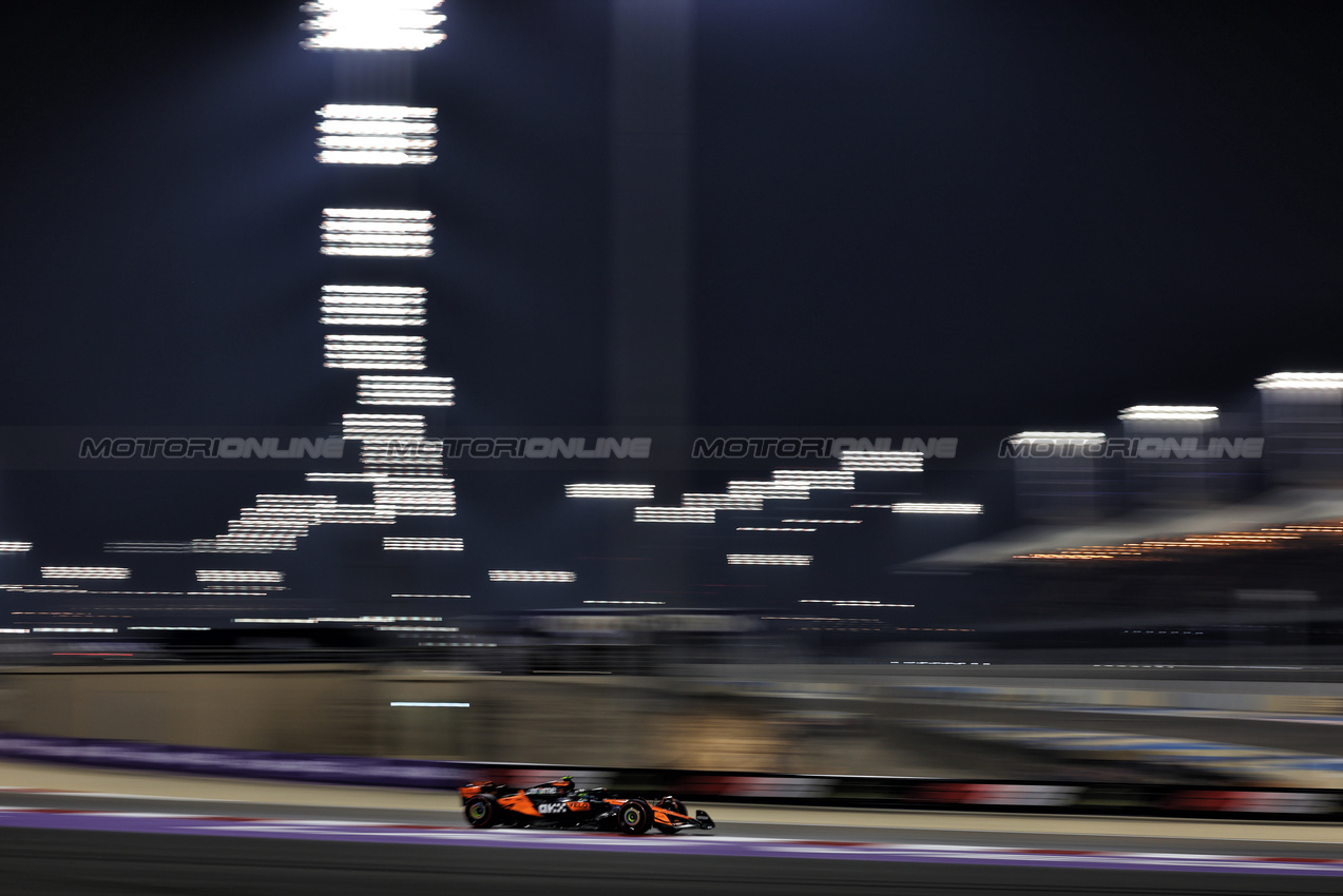 GP BAHRAIN, Lando Norris (GBR) McLaren MCL39.

11.04.2025. Formula 1 World Championship, Rd 4, Bahrain Grand Prix, Sakhir, Bahrain, Practice Day

- www.xpbimages.com, EMail: requests@xpbimages.com © Copyright: Moy / XPB Images