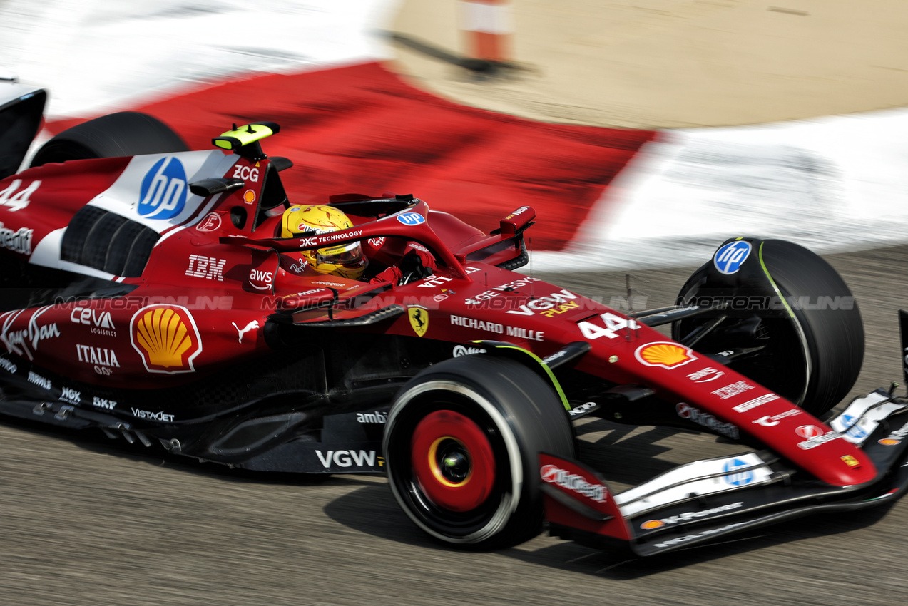 GP BAHRAIN, Lewis Hamilton (GBR) Ferrari SF-25.

11.04.2025. Formula 1 World Championship, Rd 4, Bahrain Grand Prix, Sakhir, Bahrain, Practice Day

- www.xpbimages.com, EMail: requests@xpbimages.com © Copyright: Bearne / XPB Images