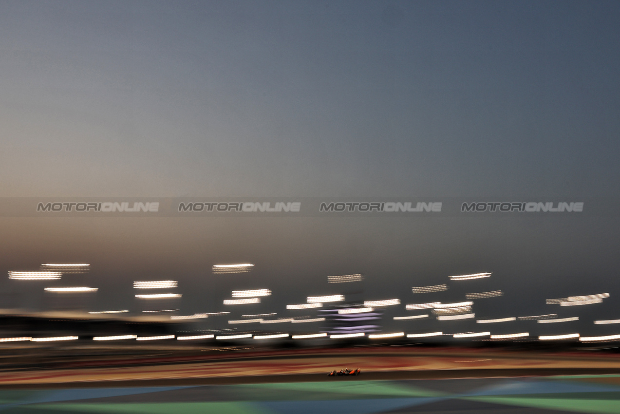 GP BAHRAIN, Oscar Piastri (AUS) McLaren MCL39.

11.04.2025. Formula 1 World Championship, Rd 4, Bahrain Grand Prix, Sakhir, Bahrain, Practice Day

- www.xpbimages.com, EMail: requests@xpbimages.com © Copyright: Moy / XPB Images