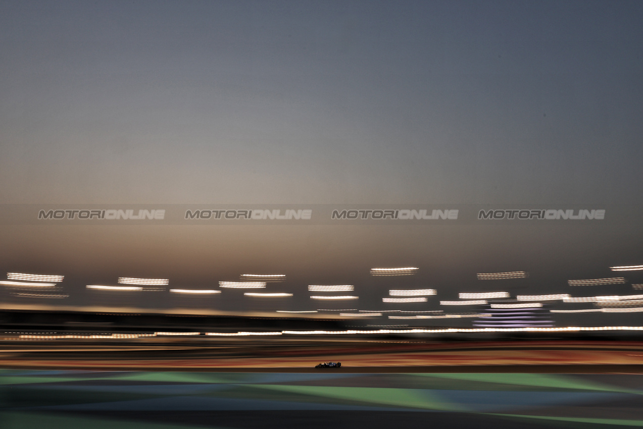 GP BAHRAIN, Alexander Albon (THA) Atlassian Williams Racing FW47.

11.04.2025. Formula 1 World Championship, Rd 4, Bahrain Grand Prix, Sakhir, Bahrain, Practice Day

- www.xpbimages.com, EMail: requests@xpbimages.com © Copyright: Moy / XPB Images
