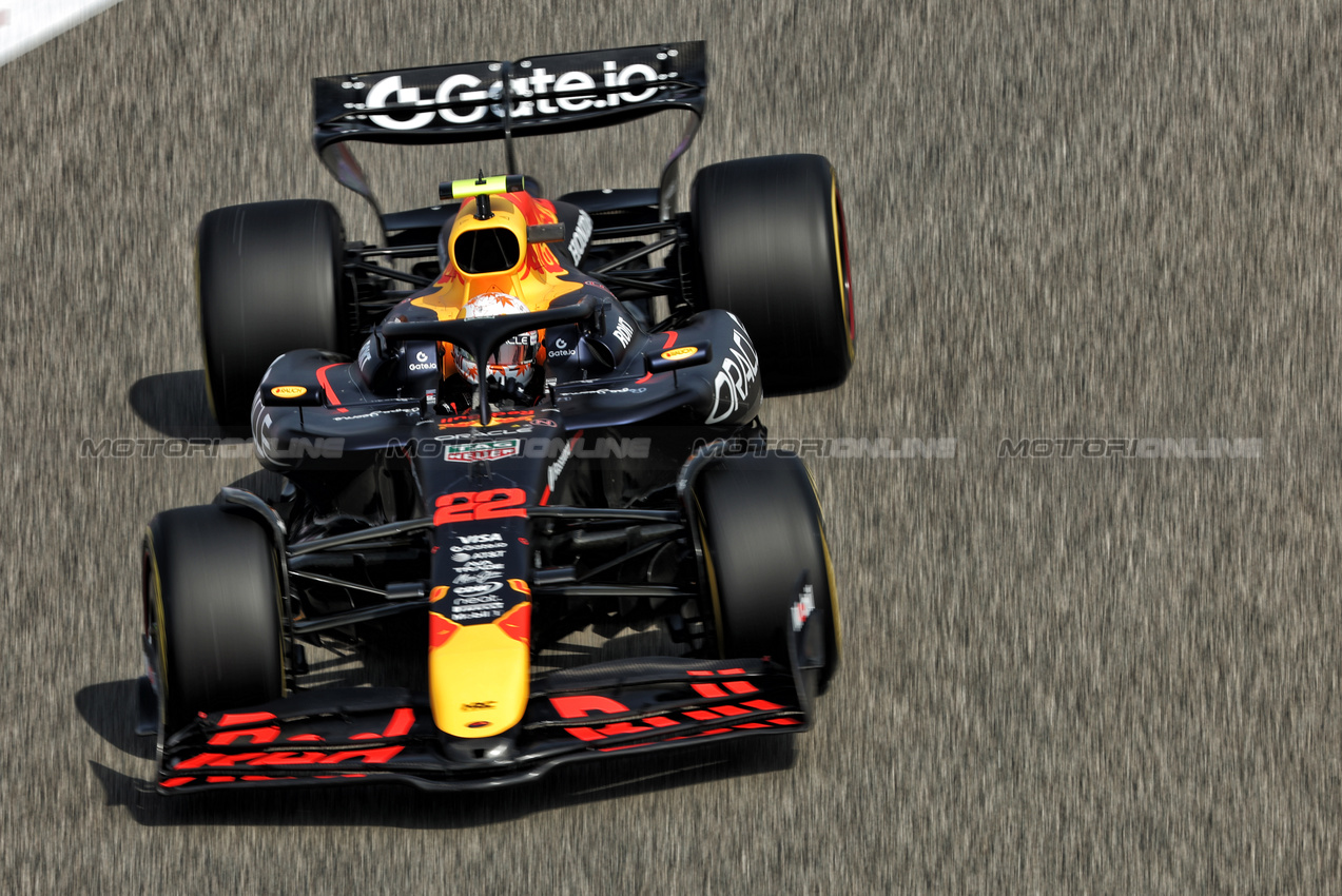 GP BAHRAIN, Yuki Tsunoda (JPN) Red Bull Racing RB21.

11.04.2025. Formula 1 World Championship, Rd 4, Bahrain Grand Prix, Sakhir, Bahrain, Practice Day

- www.xpbimages.com, EMail: requests@xpbimages.com © Copyright: Bearne / XPB Images