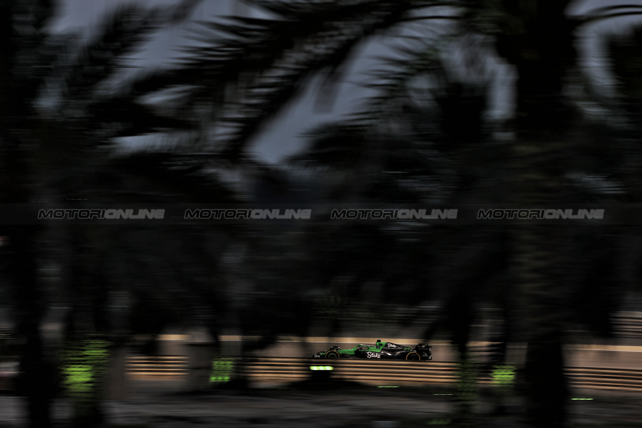 GP BAHRAIN, Nico Hulkenberg (GER) Sauber C45.

11.04.2025. Formula 1 World Championship, Rd 4, Bahrain Grand Prix, Sakhir, Bahrain, Practice Day

- www.xpbimages.com, EMail: requests@xpbimages.com © Copyright: Charniaux / XPB Images