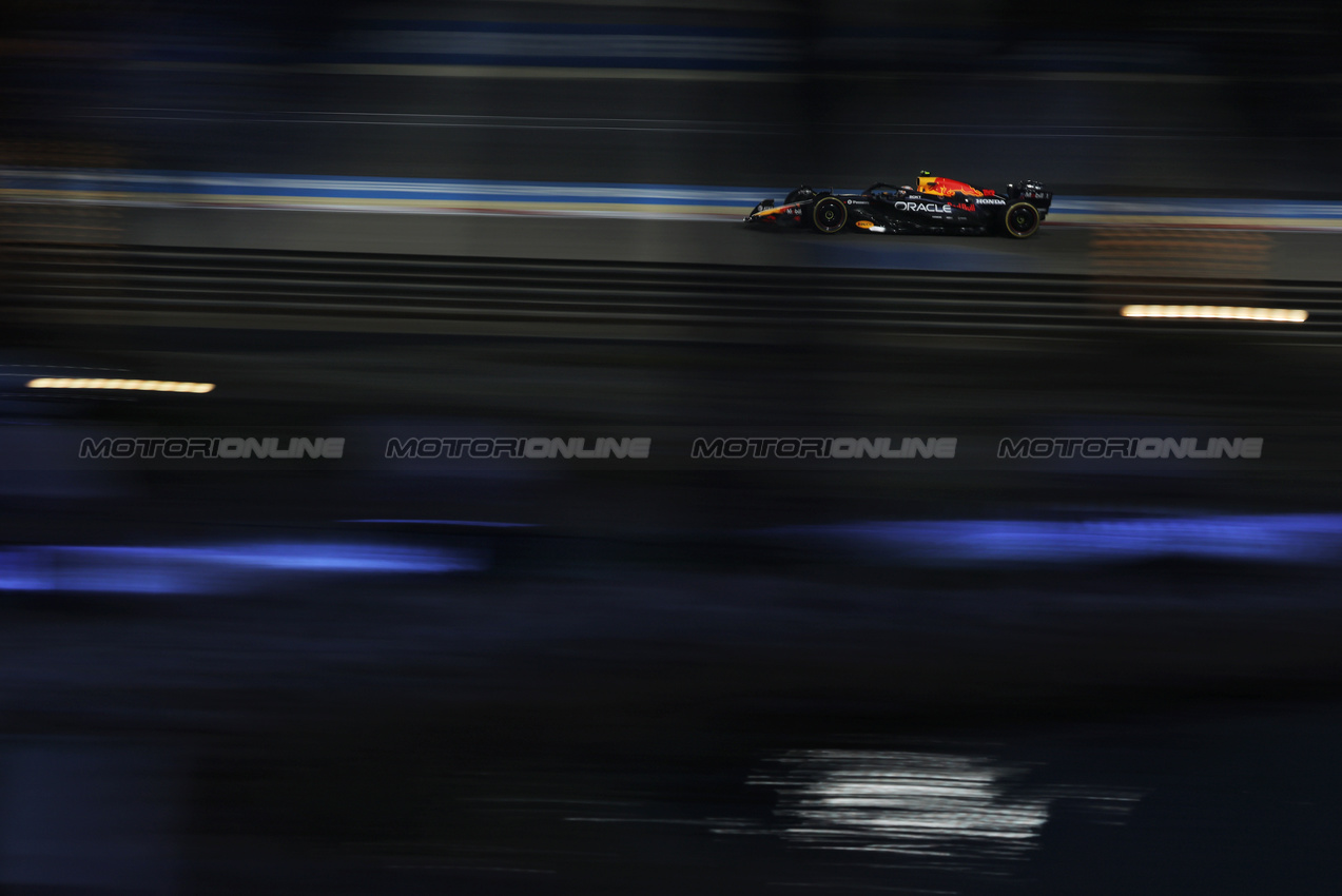 GP BAHRAIN, Yuki Tsunoda (JPN) Red Bull Racing RB21.

11.04.2025. Formula 1 World Championship, Rd 4, Bahrain Grand Prix, Sakhir, Bahrain, Practice Day

- www.xpbimages.com, EMail: requests@xpbimages.com © Copyright: Charniaux / XPB Images