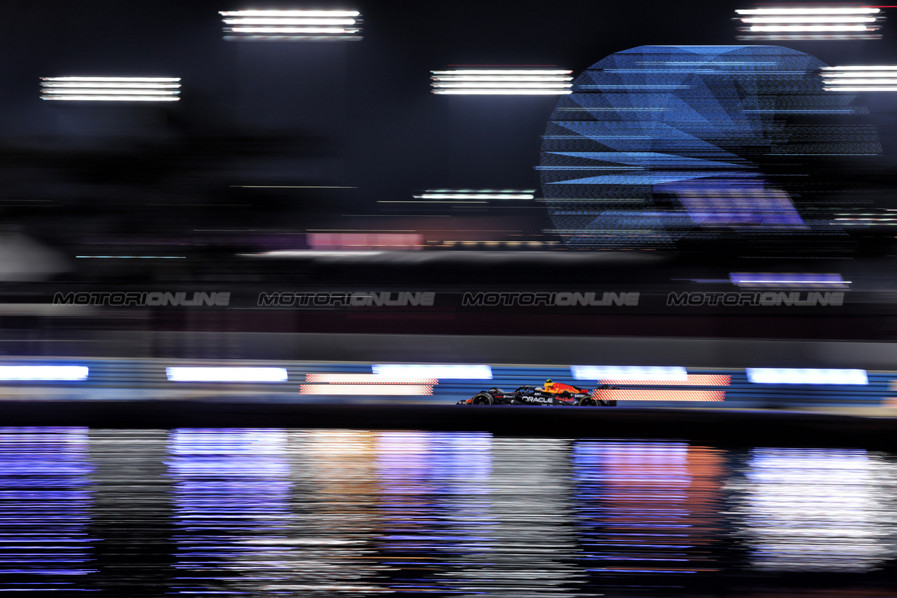GP BAHRAIN, Yuki Tsunoda (JPN) Red Bull Racing RB21.

11.04.2025. Formula 1 World Championship, Rd 4, Bahrain Grand Prix, Sakhir, Bahrain, Practice Day

- www.xpbimages.com, EMail: requests@xpbimages.com © Copyright: Charniaux / XPB Images