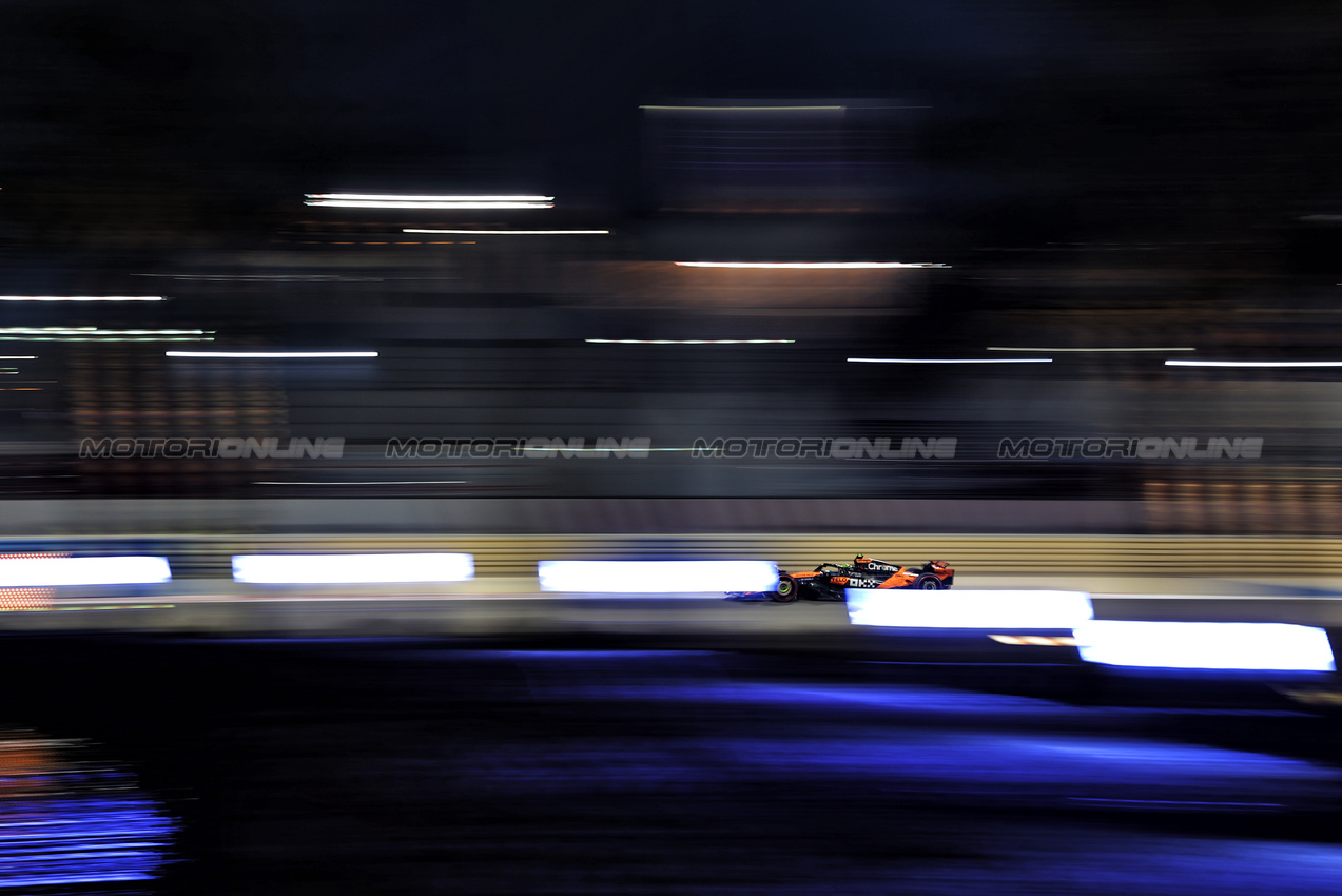 GP BAHRAIN, Lando Norris (GBR) McLaren MCL39.

11.04.2025. Formula 1 World Championship, Rd 4, Bahrain Grand Prix, Sakhir, Bahrain, Practice Day

- www.xpbimages.com, EMail: requests@xpbimages.com © Copyright: Charniaux / XPB Images