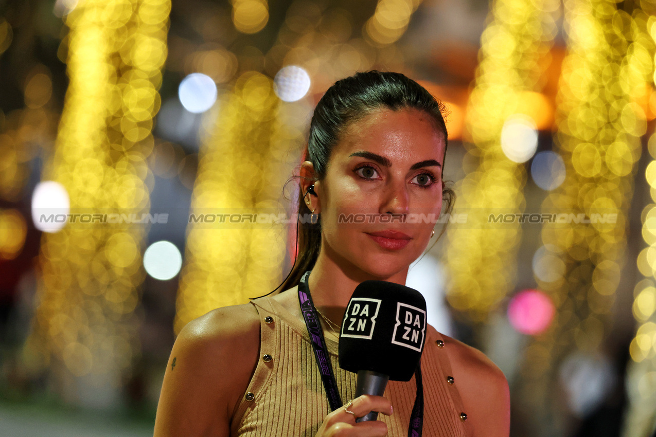 GP BAHRAIN, Melissa Jimenez Dionisio (ESP) DAZN F1 Presenter.

11.04.2025. Formula 1 World Championship, Rd 4, Bahrain Grand Prix, Sakhir, Bahrain, Practice Day

- www.xpbimages.com, EMail: requests@xpbimages.com © Copyright: Moy / XPB Images