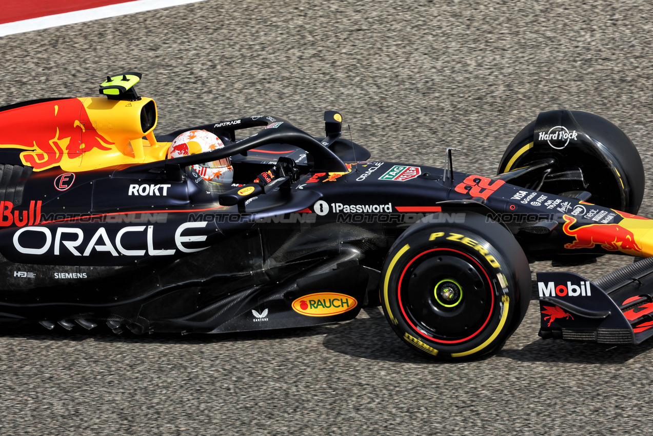 GP BAHRAIN, Yuki Tsunoda (JPN) Red Bull Racing RB21.

11.04.2025. Formula 1 World Championship, Rd 4, Bahrain Grand Prix, Sakhir, Bahrain, Practice Day

- www.xpbimages.com, EMail: requests@xpbimages.com © Copyright: Bearne / XPB Images