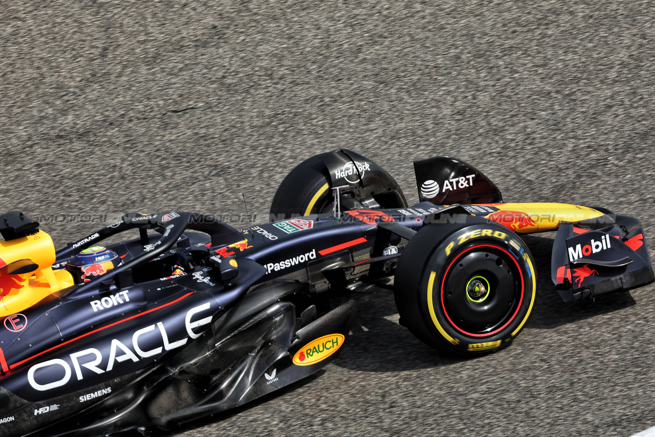 GP BAHRAIN, Ayumu Iwasa (JPN) Red Bull Racing RB21 Test Driver.

11.04.2025. Formula 1 World Championship, Rd 4, Bahrain Grand Prix, Sakhir, Bahrain, Practice Day

- www.xpbimages.com, EMail: requests@xpbimages.com © Copyright: Bearne / XPB Images