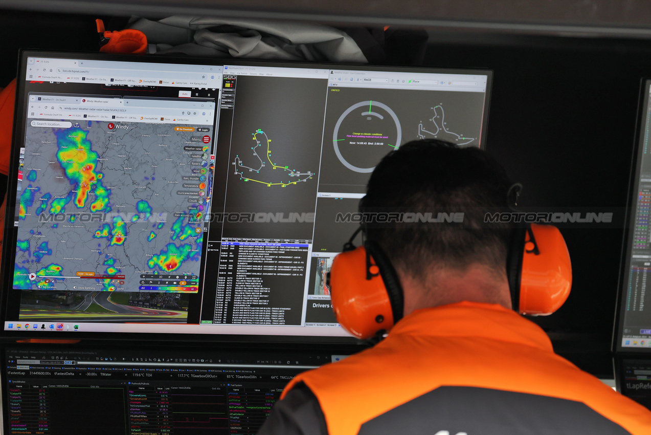 GP BELGIO, McLaren pit gantry with weather radar.

27.07.2025. Formula 1 World Championship, Rd 13, Belgian Grand Prix, Spa Francorchamps, Belgium, Gara Day.

- www.xpbimages.com, EMail: requests@xpbimages.com © Copyright: Moy / XPB Images