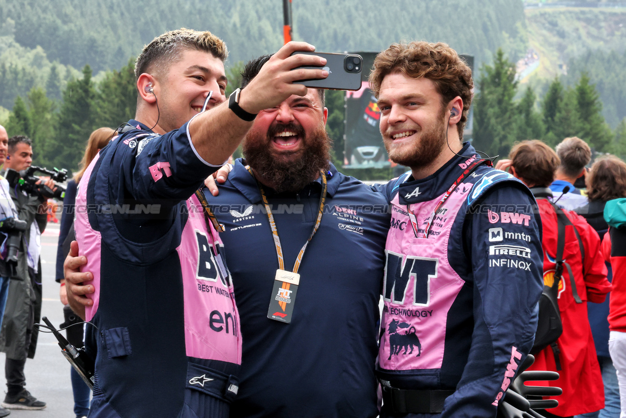 GP BELGIO, Alpine F1 Team meccanici on the grid.

27.07.2025. Formula 1 World Championship, Rd 13, Belgian Grand Prix, Spa Francorchamps, Belgium, Gara Day.

- www.xpbimages.com, EMail: requests@xpbimages.com © Copyright: Moy / XPB Images