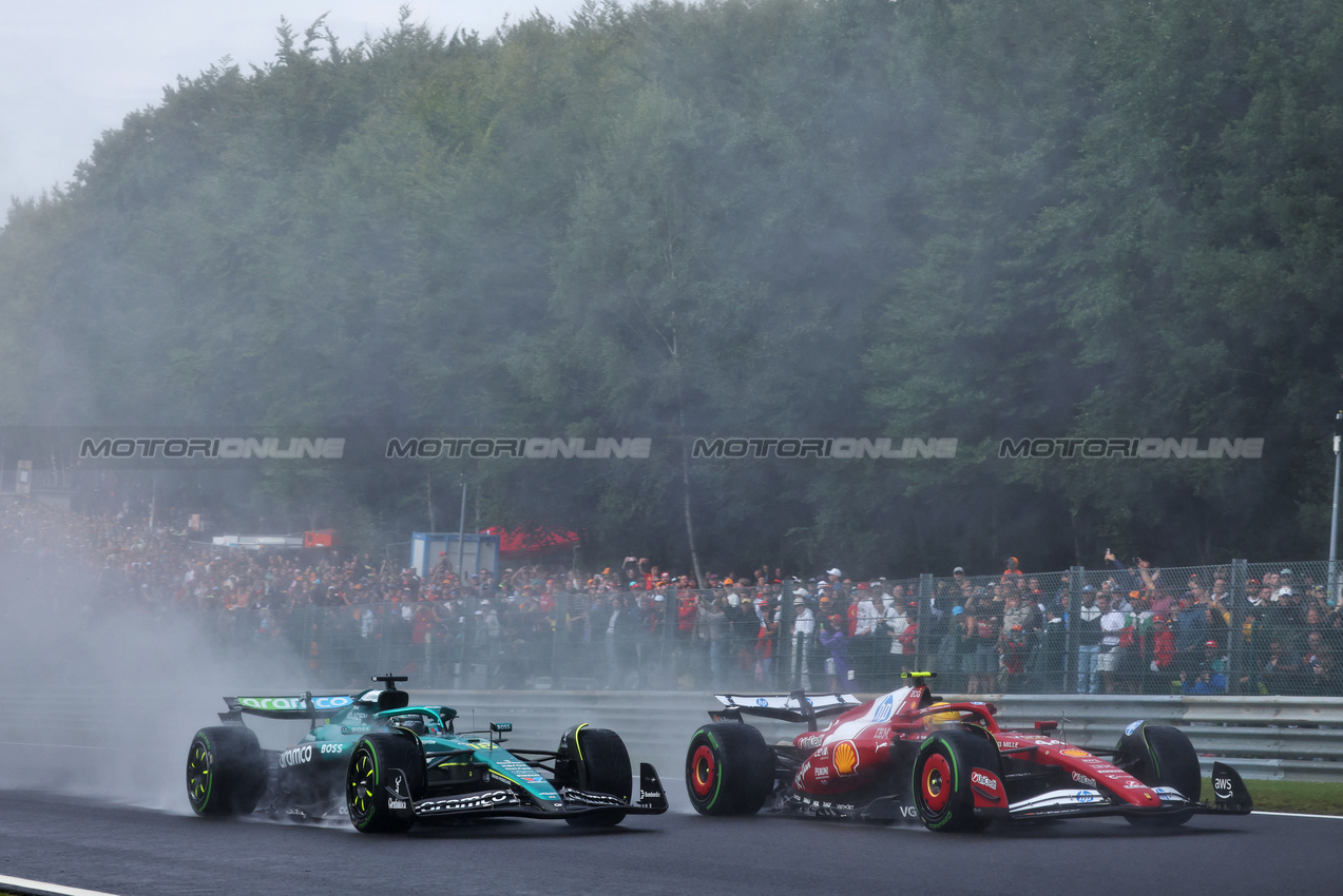 GP BELGIO, Lance Stroll (CDN) Aston Martin F1 Team AMR25 e Lewis Hamilton (GBR) Ferrari SF-25 battle for position.

27.07.2025. Formula 1 World Championship, Rd 13, Belgian Grand Prix, Spa Francorchamps, Belgium, Gara Day.

- www.xpbimages.com, EMail: requests@xpbimages.com © Copyright: Bearne / XPB Images