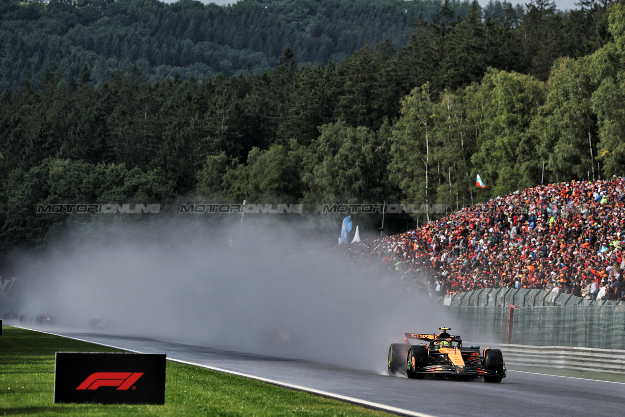GP BELGIO, Lando Norris (GBR) McLaren MCL39.

27.07.2025. Formula 1 World Championship, Rd 13, Belgian Grand Prix, Spa Francorchamps, Belgium, Gara Day.

- www.xpbimages.com, EMail: requests@xpbimages.com © Copyright: Bearne / XPB Images