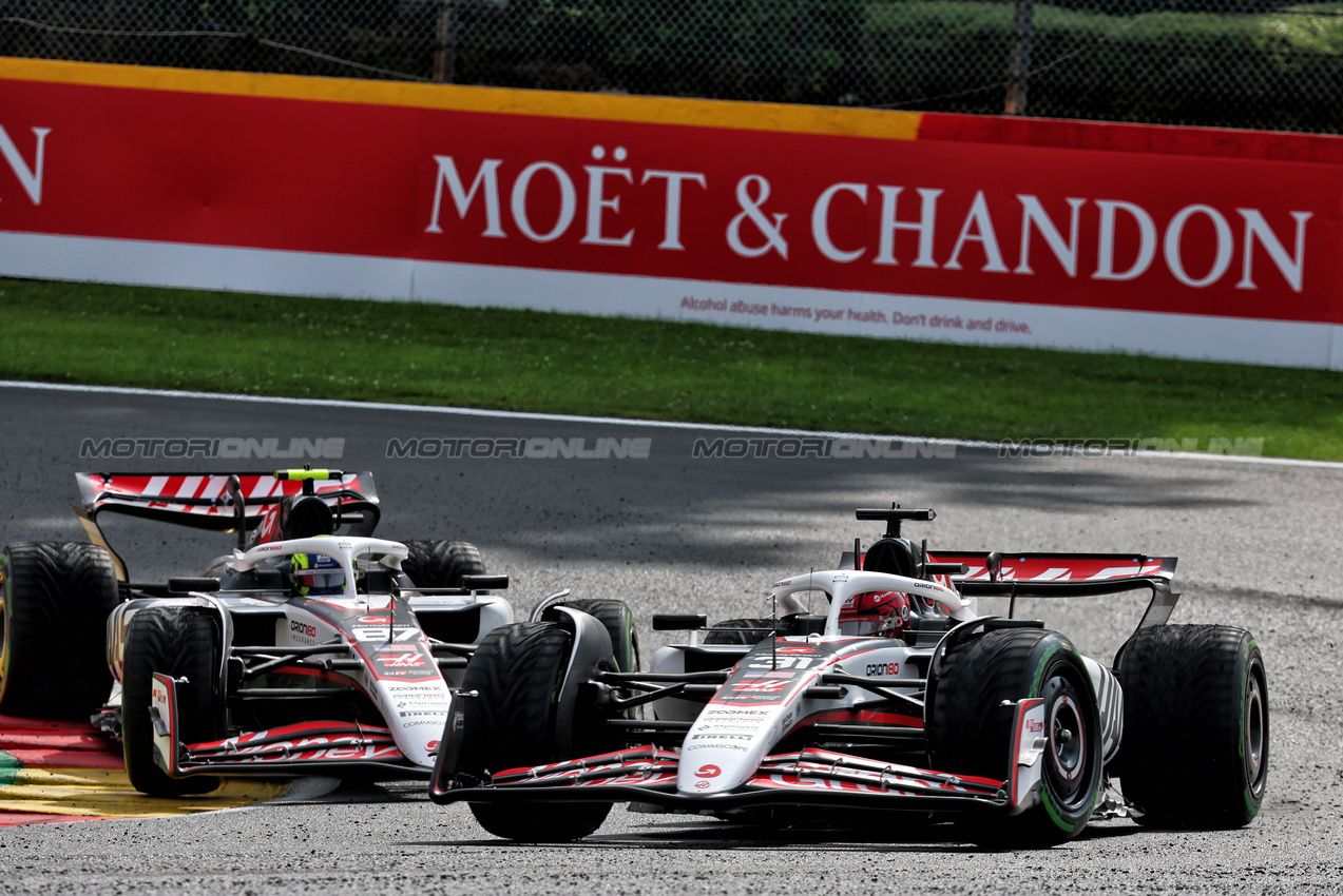 GP BELGIO, Esteban Ocon (FRA) Haas VF-25.

27.07.2025. Formula 1 World Championship, Rd 13, Belgian Grand Prix, Spa Francorchamps, Belgium, Gara Day.

- www.xpbimages.com, EMail: requests@xpbimages.com © Copyright: Batchelor / XPB Images