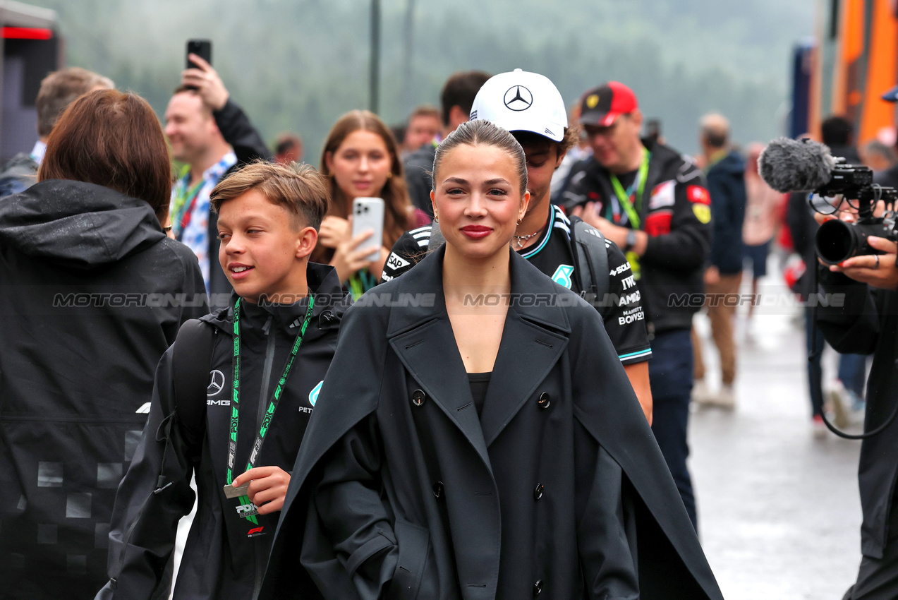 GP BELGIO, Eliska Babickova (CZE) with her boyfriend Andrea Kimi Antonelli (ITA) Mercedes AMG F1.

27.07.2025. Formula 1 World Championship, Rd 13, Belgian Grand Prix, Spa Francorchamps, Belgium, Gara Day.

- www.xpbimages.com, EMail: requests@xpbimages.com © Copyright: Moy / XPB Images