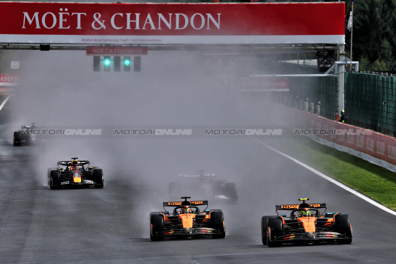 GP BELGIO, Lando Norris (GBR) McLaren MCL39 at the partenza of the race.

27.07.2025. Formula 1 World Championship, Rd 13, Belgian Grand Prix, Spa Francorchamps, Belgium, Gara Day.

- www.xpbimages.com, EMail: requests@xpbimages.com © Copyright: Batchelor / XPB Images