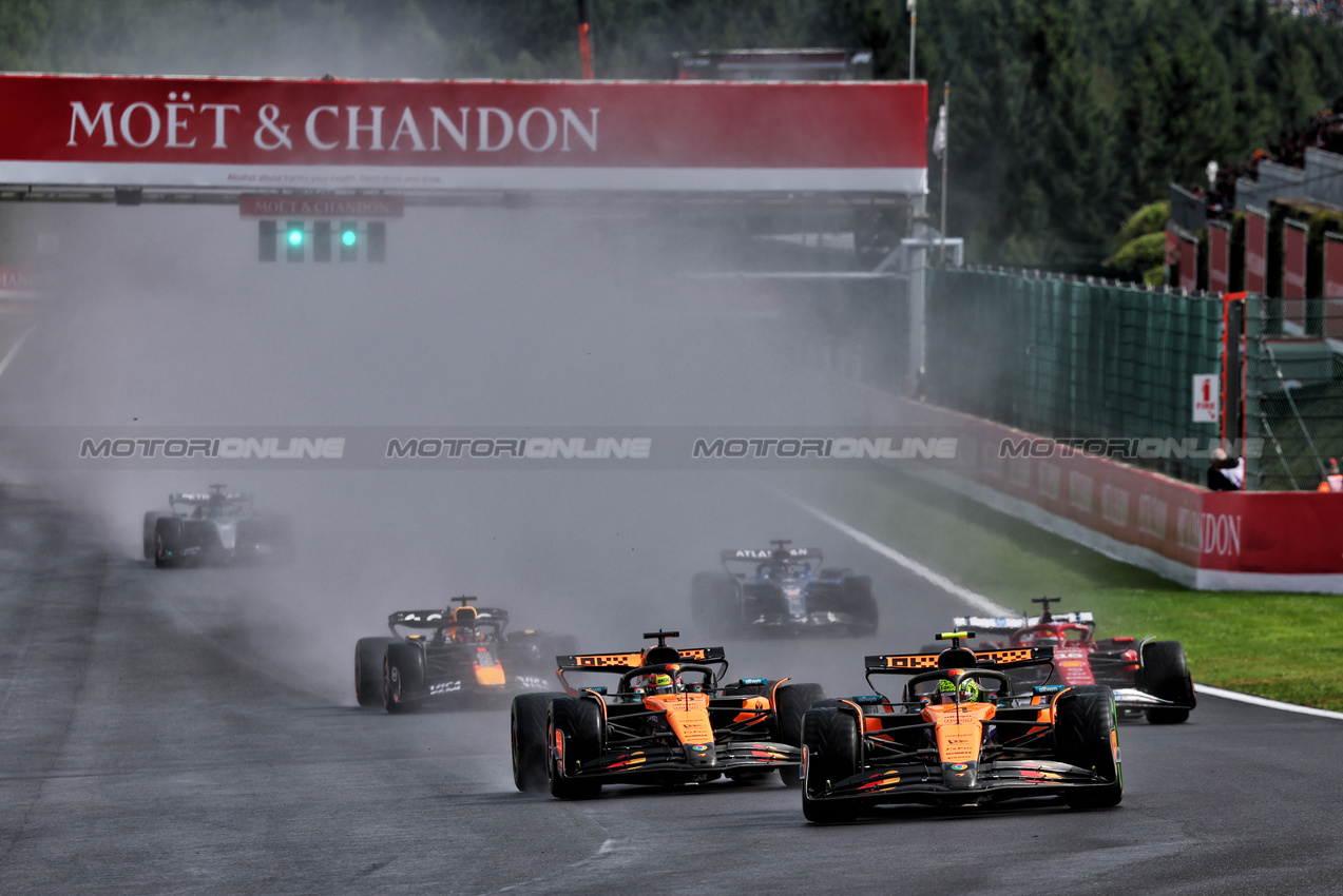 GP BELGIO, Lando Norris (GBR) McLaren MCL39 at the partenza of the race.

27.07.2025. Formula 1 World Championship, Rd 13, Belgian Grand Prix, Spa Francorchamps, Belgium, Gara Day.

- www.xpbimages.com, EMail: requests@xpbimages.com © Copyright: Batchelor / XPB Images