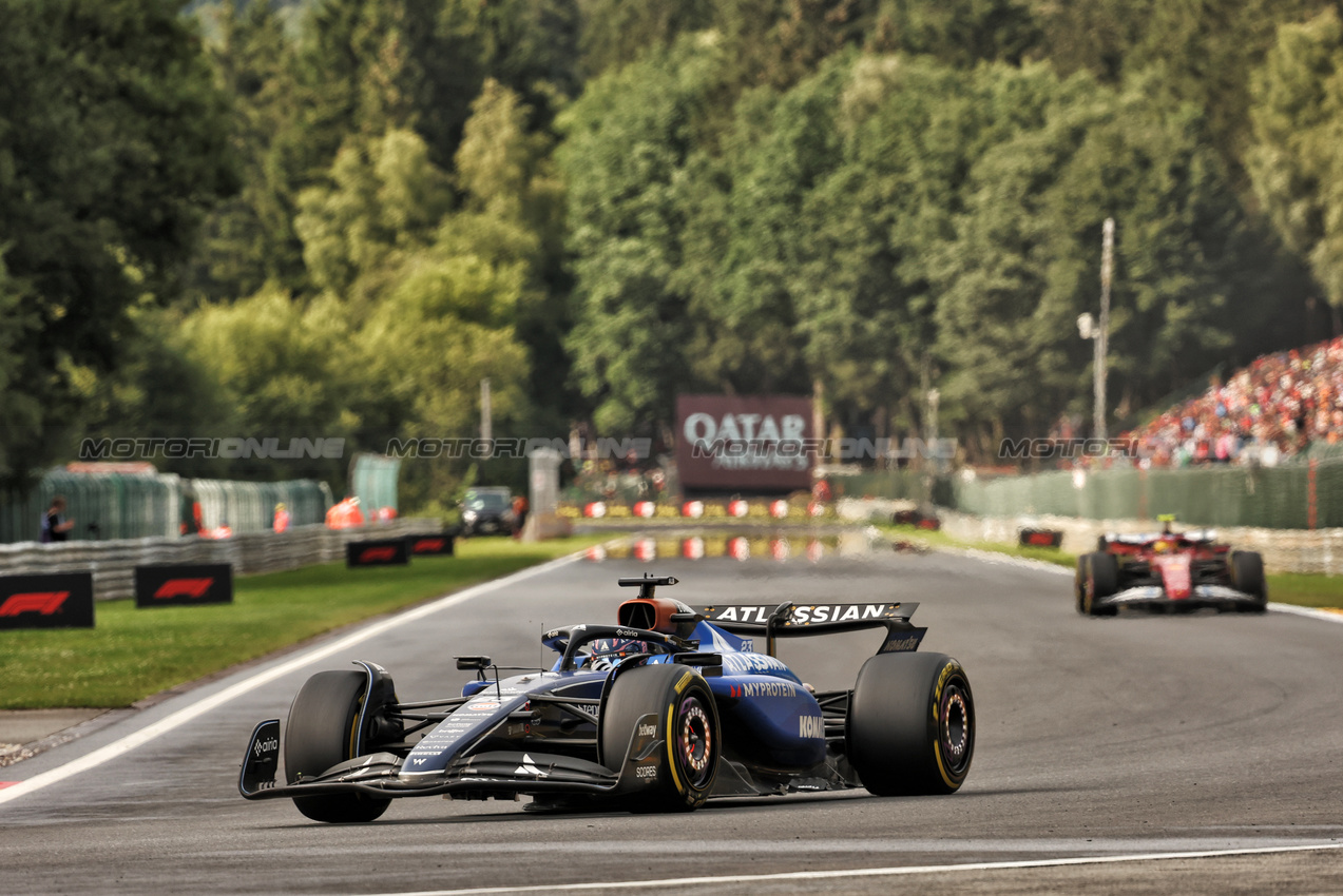 GP BELGIO, Alexander Albon (THA) Atlassian Williams Racing FW47.

27.07.2025. Formula 1 World Championship, Rd 13, Belgian Grand Prix, Spa Francorchamps, Belgium, Gara Day.

- www.xpbimages.com, EMail: requests@xpbimages.com © Copyright: Bearne / XPB Images