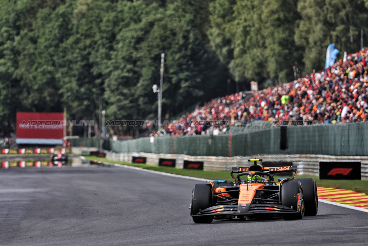 GP BELGIO, Lando Norris (GBR) McLaren MCL39.

27.07.2025. Formula 1 World Championship, Rd 13, Belgian Grand Prix, Spa Francorchamps, Belgium, Gara Day.

- www.xpbimages.com, EMail: requests@xpbimages.com © Copyright: Bearne / XPB Images