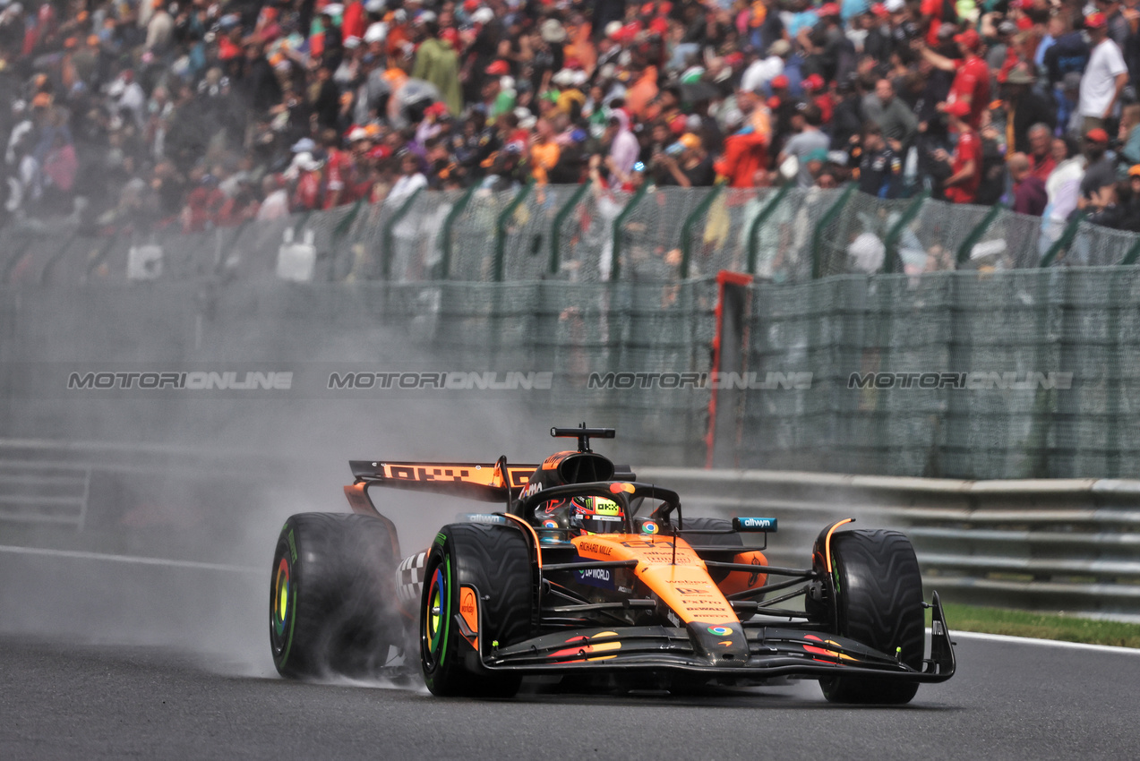 GP BELGIO, Oscar Piastri (AUS) McLaren MCL39.

27.07.2025. Formula 1 World Championship, Rd 13, Belgian Grand Prix, Spa Francorchamps, Belgium, Gara Day.

- www.xpbimages.com, EMail: requests@xpbimages.com © Copyright: Bearne / XPB Images