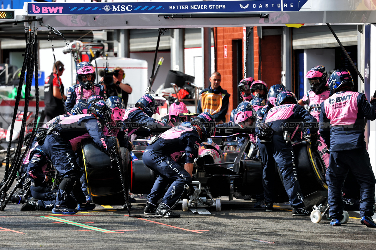 GP BELGIO, Franco Colapinto (ARG) Alpine F1 Team A525 makes a pit stop.

27.07.2025. Formula 1 World Championship, Rd 13, Belgian Grand Prix, Spa Francorchamps, Belgium, Gara Day.

- www.xpbimages.com, EMail: requests@xpbimages.com © Copyright: Batchelor / XPB Images
