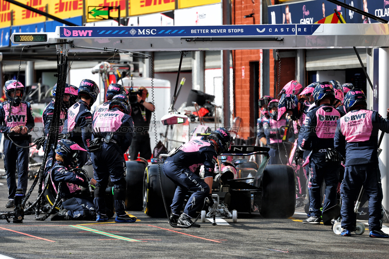 GP BELGIO, Franco Colapinto (ARG) Alpine F1 Team A525 makes a pit stop.

27.07.2025. Formula 1 World Championship, Rd 13, Belgian Grand Prix, Spa Francorchamps, Belgium, Gara Day.

- www.xpbimages.com, EMail: requests@xpbimages.com © Copyright: Batchelor / XPB Images