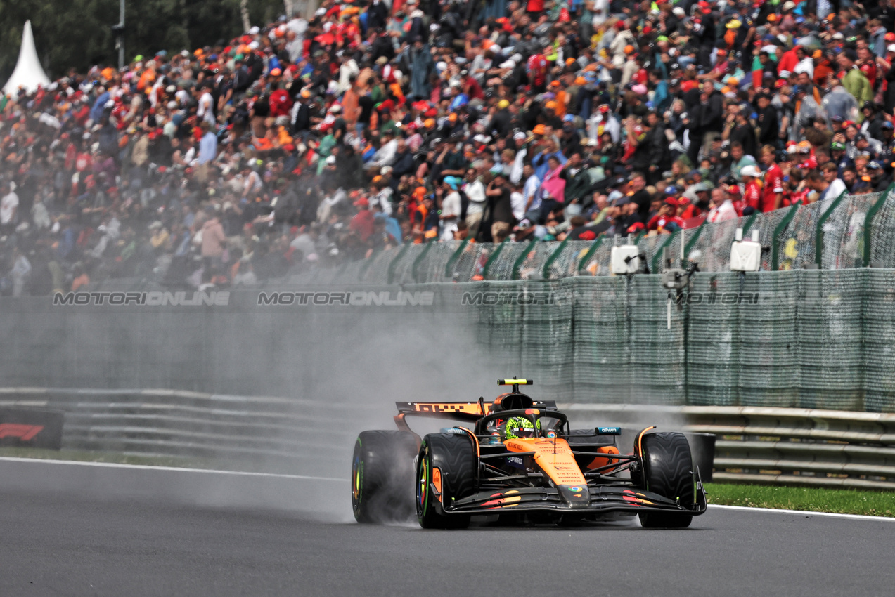 GP BELGIO, Lando Norris (GBR) McLaren MCL39.

27.07.2025. Formula 1 World Championship, Rd 13, Belgian Grand Prix, Spa Francorchamps, Belgium, Gara Day.

- www.xpbimages.com, EMail: requests@xpbimages.com © Copyright: Bearne / XPB Images