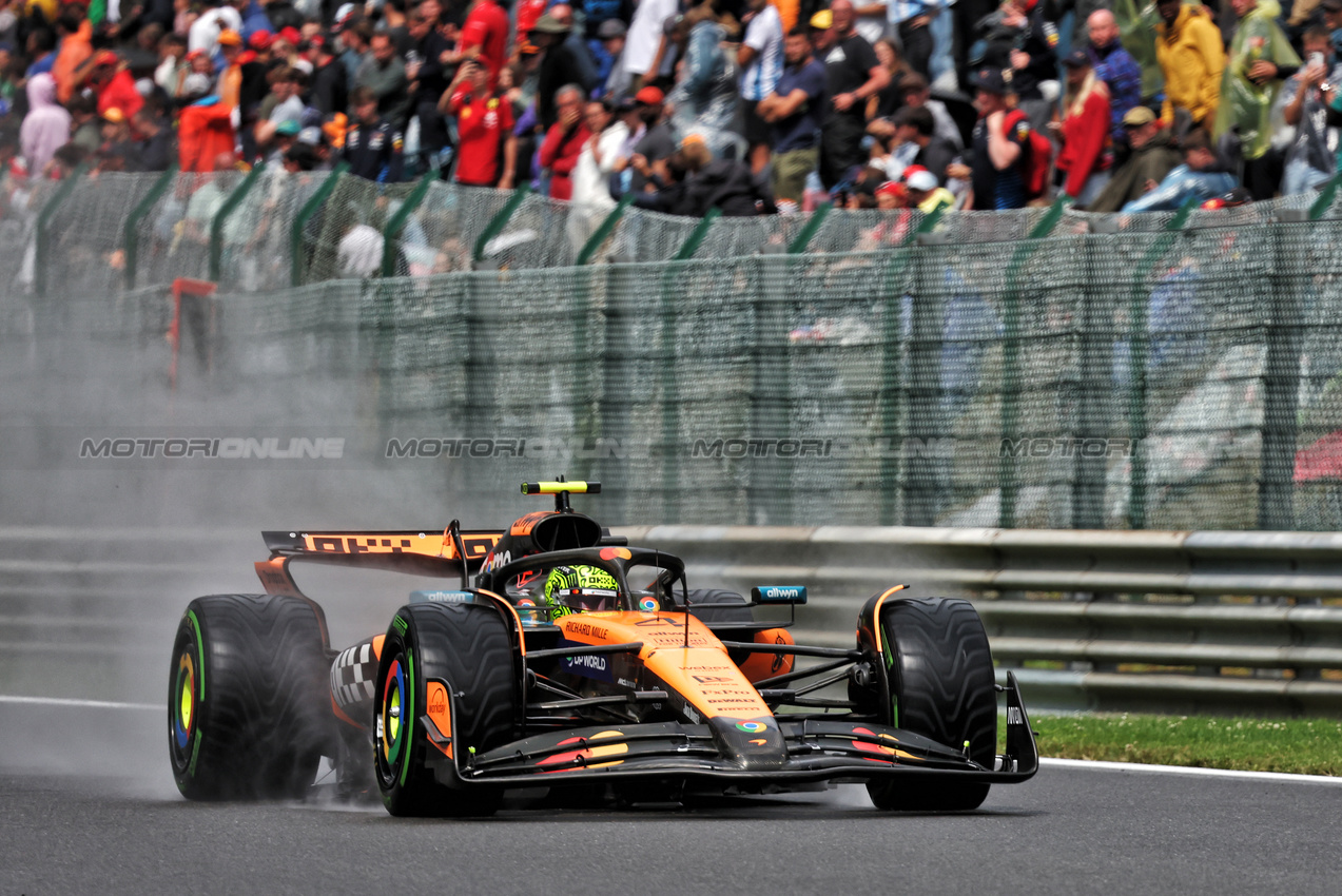 GP BELGIO, Lando Norris (GBR) McLaren MCL39.

27.07.2025. Formula 1 World Championship, Rd 13, Belgian Grand Prix, Spa Francorchamps, Belgium, Gara Day.

- www.xpbimages.com, EMail: requests@xpbimages.com © Copyright: Bearne / XPB Images