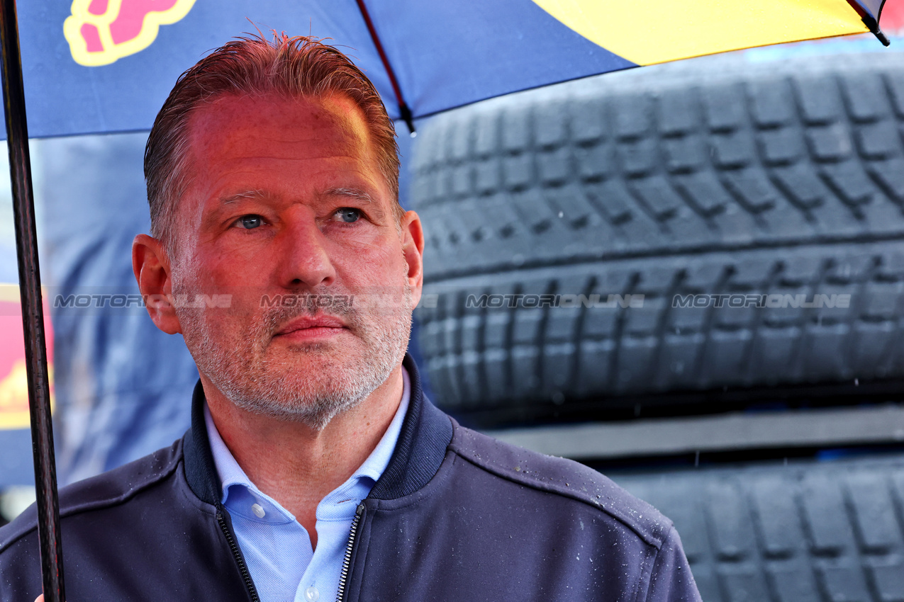 GP BELGIO, Jos Verstappen (NLD) on the grid.

27.07.2025. Formula 1 World Championship, Rd 13, Belgian Grand Prix, Spa Francorchamps, Belgium, Gara Day.

- www.xpbimages.com, EMail: requests@xpbimages.com © Copyright: Batchelor / XPB Images