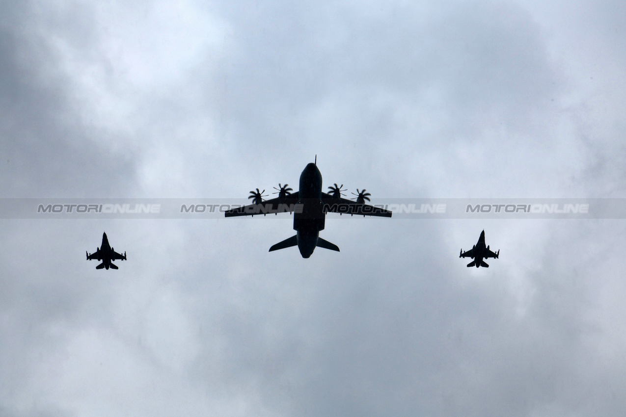 GP BELGIO, griglia Atmosfera - planes.

27.07.2025. Formula 1 World Championship, Rd 13, Belgian Grand Prix, Spa Francorchamps, Belgium, Gara Day.

- www.xpbimages.com, EMail: requests@xpbimages.com © Copyright: Batchelor / XPB Images