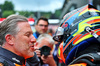 GP BELGIO, (L to R): Zak Brown (USA) McLaren Executive Director with vincitore Oscar Piastri (AUS) McLaren in parc ferme.

27.07.2025. Formula 1 World Championship, Rd 13, Belgian Grand Prix, Spa Francorchamps, Belgium, Gara Day.

- www.xpbimages.com, EMail: requests@xpbimages.com © Copyright: Batchelor / XPB Images