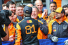 GP BELGIO, Gara winner Oscar Piastri (AUS) McLaren celebrates in parc ferme with Zak Brown (USA) McLaren Executive Director.

27.07.2025. Formula 1 World Championship, Rd 13, Belgian Grand Prix, Spa Francorchamps, Belgium, Gara Day.

- www.xpbimages.com, EMail: requests@xpbimages.com © Copyright: Batchelor / XPB Images